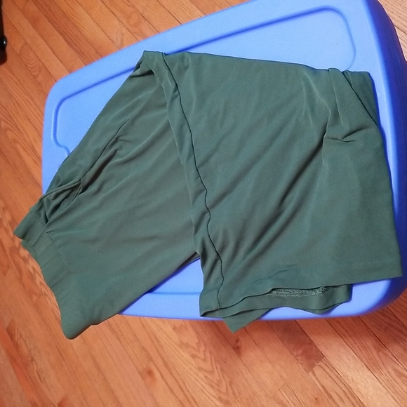 Torrid Capris - Picture 1 of 7